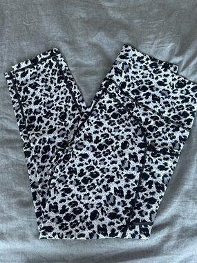 Zyia snow leopard brilliant high-rise legging